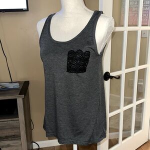 Tank top w/ crochet pocket
